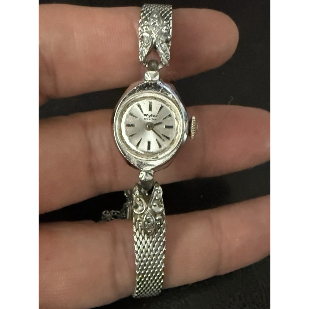 Vintage Ladies Watch Wyler Wind Up Works Good